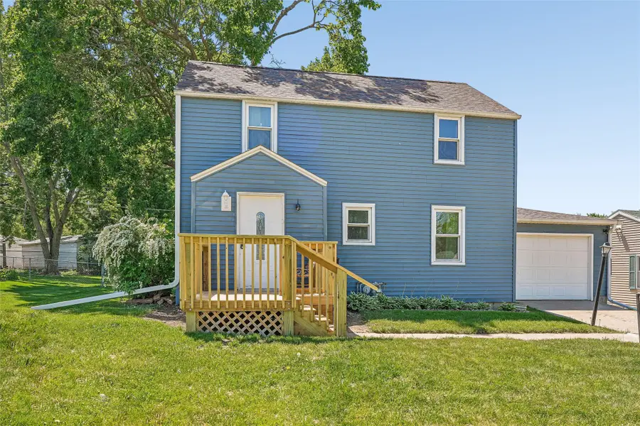2007 S 3rd Avenue E, Newton, IA 50208 - #2