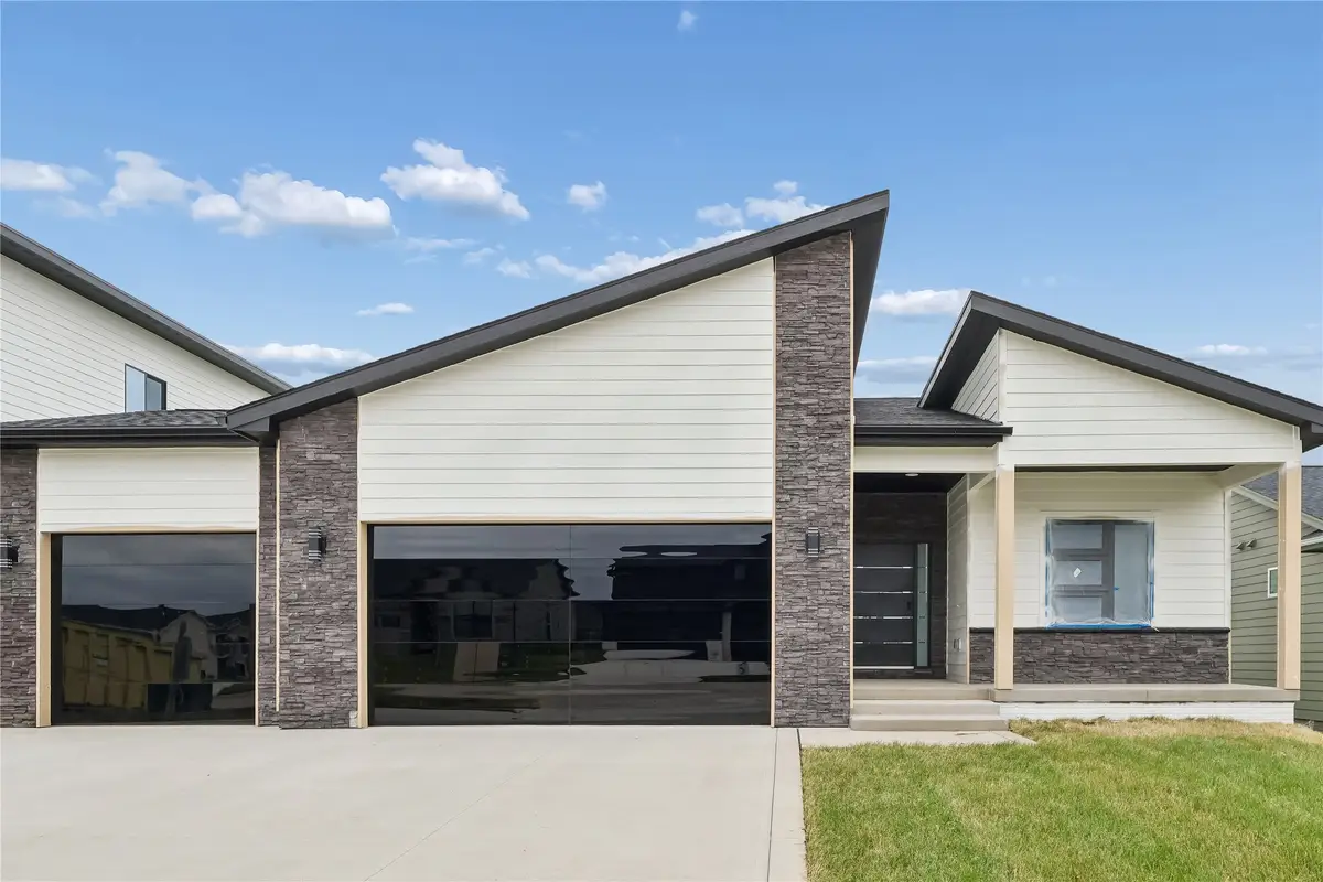 4661 177th Street, Urbandale, IA 50323 - #1