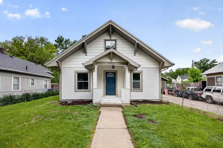 3202 3rd Street, Des Moines, IA 50313 - #2