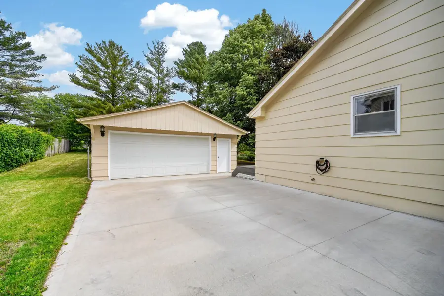 9701 Monroe Court, Urbandale, IA 50322 - #3