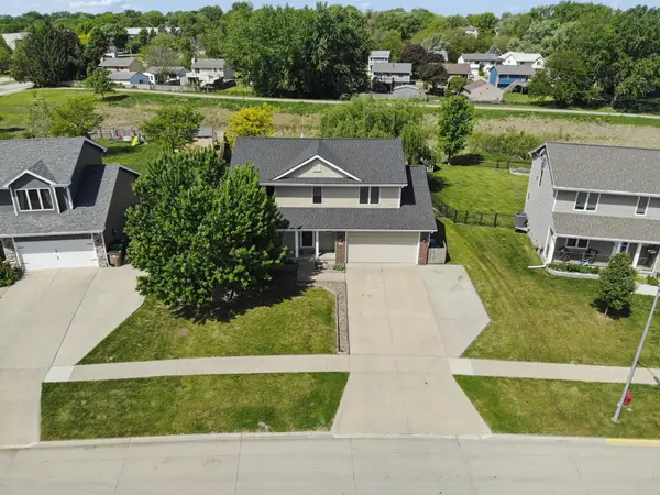 926 8th Avenue Nw, Altoona, IA 50009