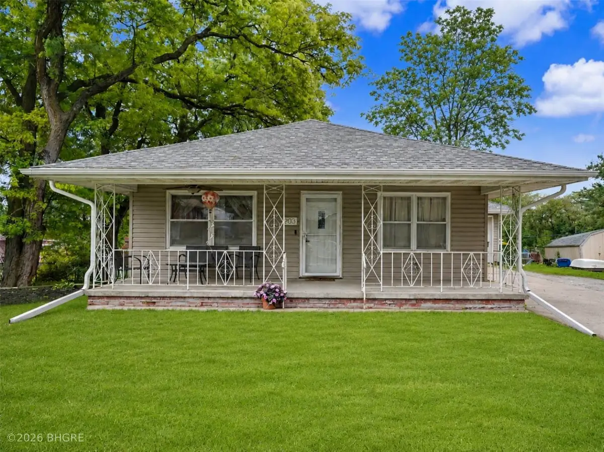 903 E 1st Avenue, Indianola, IA 50125 - #1