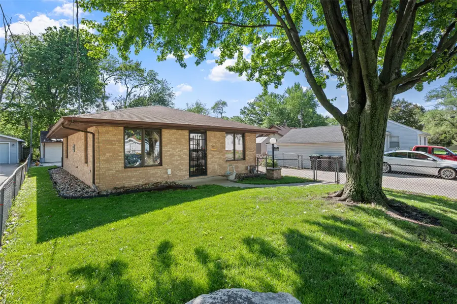 809 E 27th Street, Des Moines, IA 50317 - #3