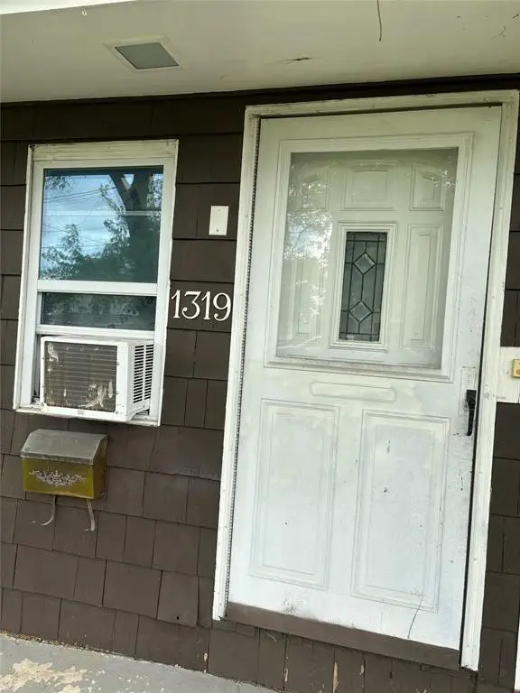 1319 E 9th Street, Des Moines, IA 50316 - #2