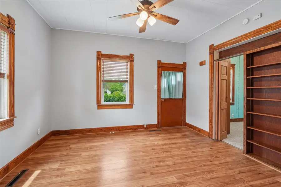 400 E 3rd Street S, Newton, IA 50208 - #2