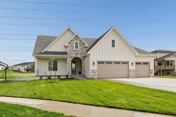 16212 Ironwood Lane, Urbandale, IA 50323