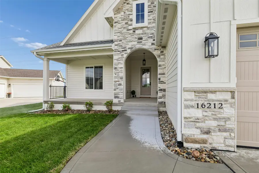 16212 Ironwood Lane, Urbandale, IA 50323 - #2