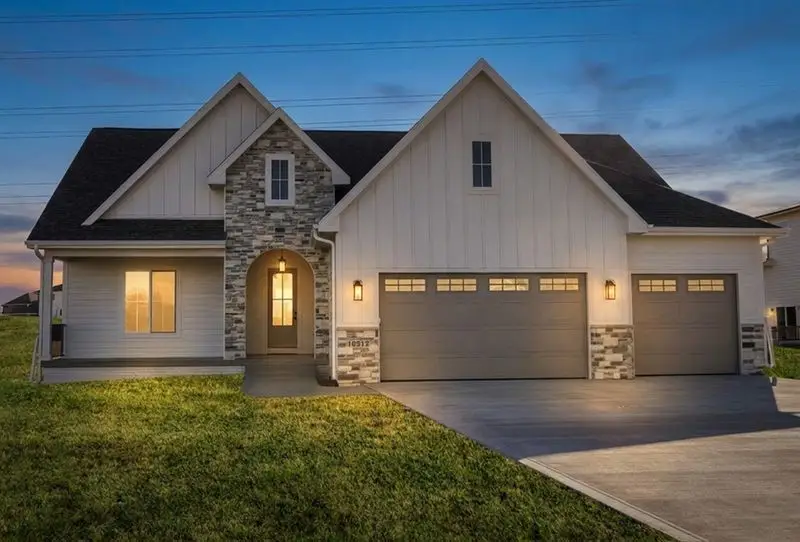 16212 Ironwood Lane, Urbandale, IA 50323 - #3