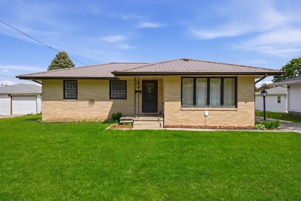 3207 E 26th Street, Des Moines, IA 50317 - #1