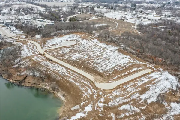 1230 Arbor Woods Drive, Pleasant Hill, IA 50327