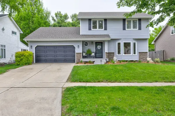 4201 Maple Street, West Des Moines, IA 50265