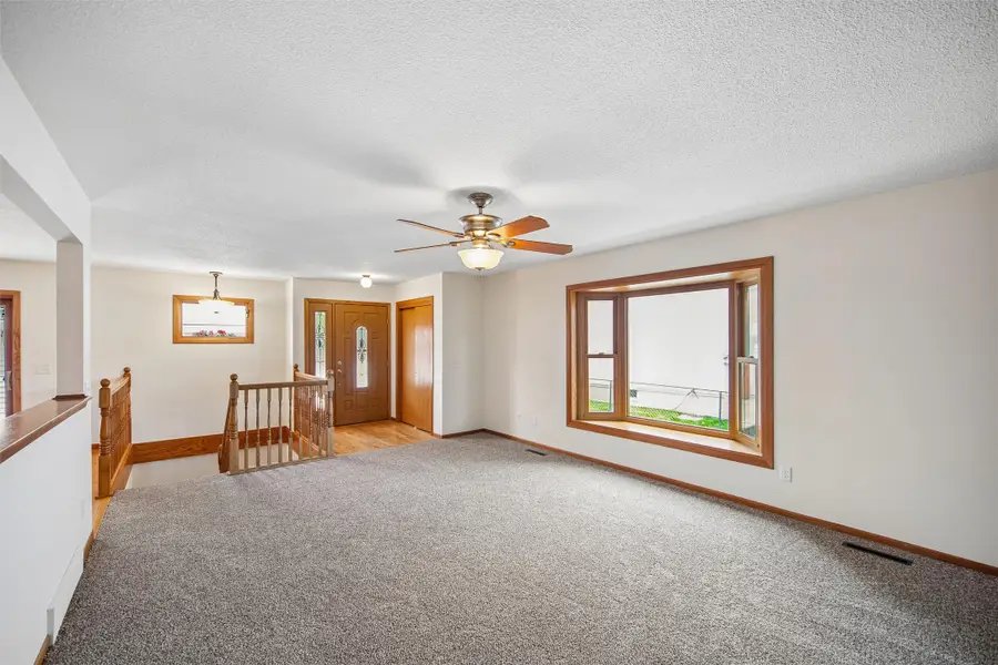 8208 Greenbelt Drive, Urbandale, IA 50322 - #2