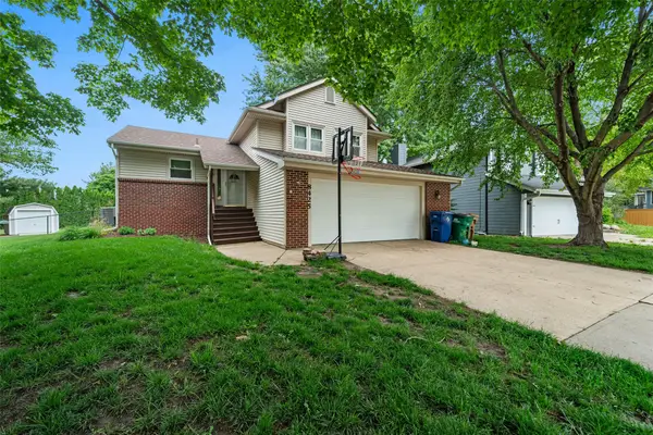 8425 Sharon Circle, Urbandale, IA 50322