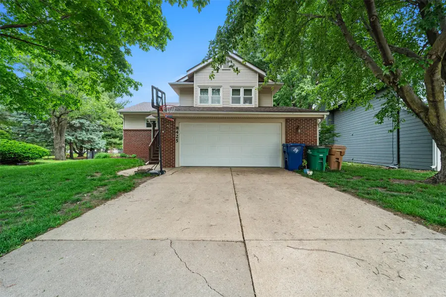 8425 Sharon Circle, Urbandale, IA 50322 - #3
