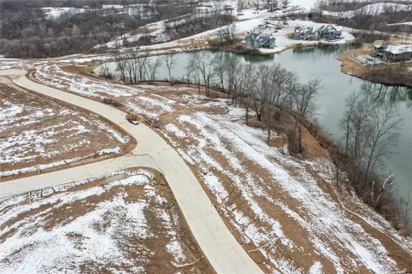 1083 Arbor Woods Drive, Pleasant Hill, IA 50327
