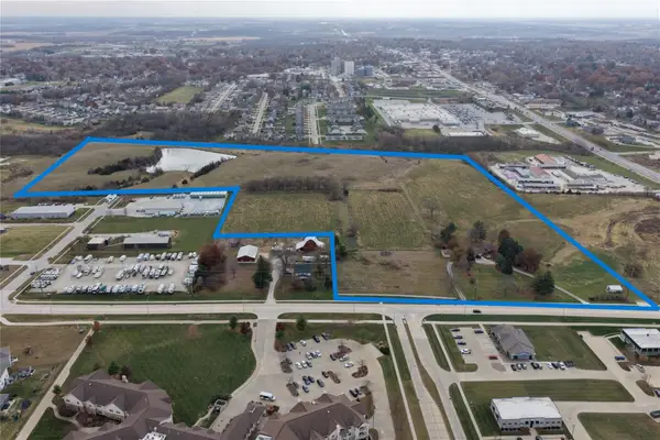 501 E Hillcrest Avenue, Indianola, IA 50125