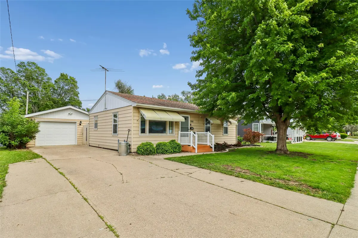 508 E 25th Street S, Newton, IA 50208 - #1