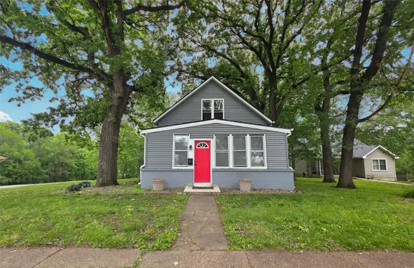 329 E Creston Avenue, Des Moines, IA 50315