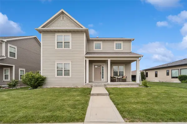 5449 S Prairie View Drive, West Des Moines, IA 50266