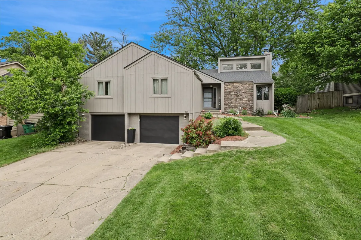 1611 NW 103rd Street, Clive, IA 50325 - #1