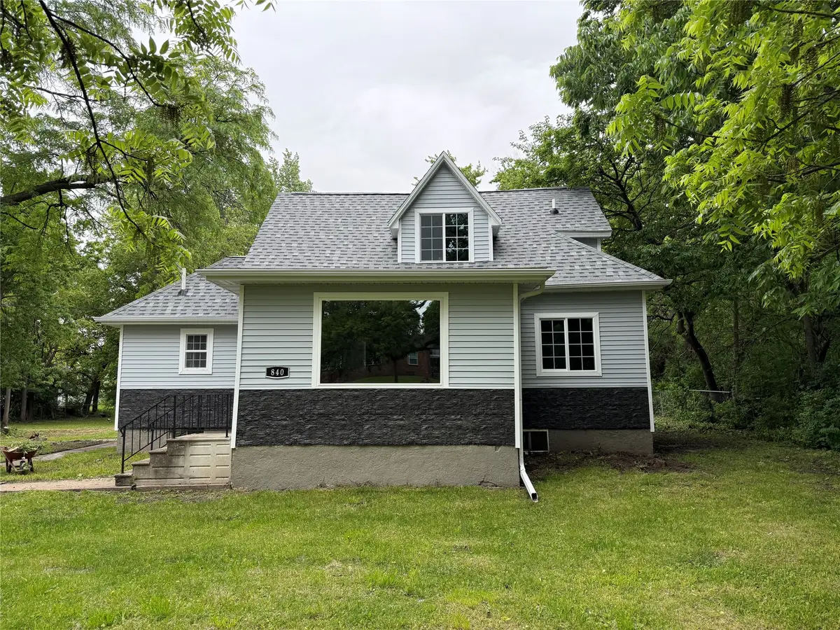 840 E Ovid Avenue, Des Moines, IA 50316 - #1