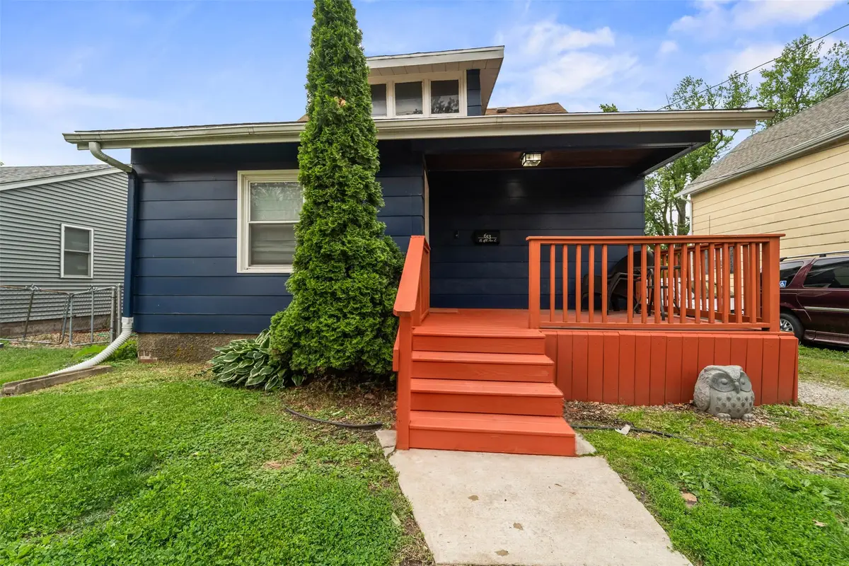 613 N 4th Avenue E, Newton, IA 50208 - #1