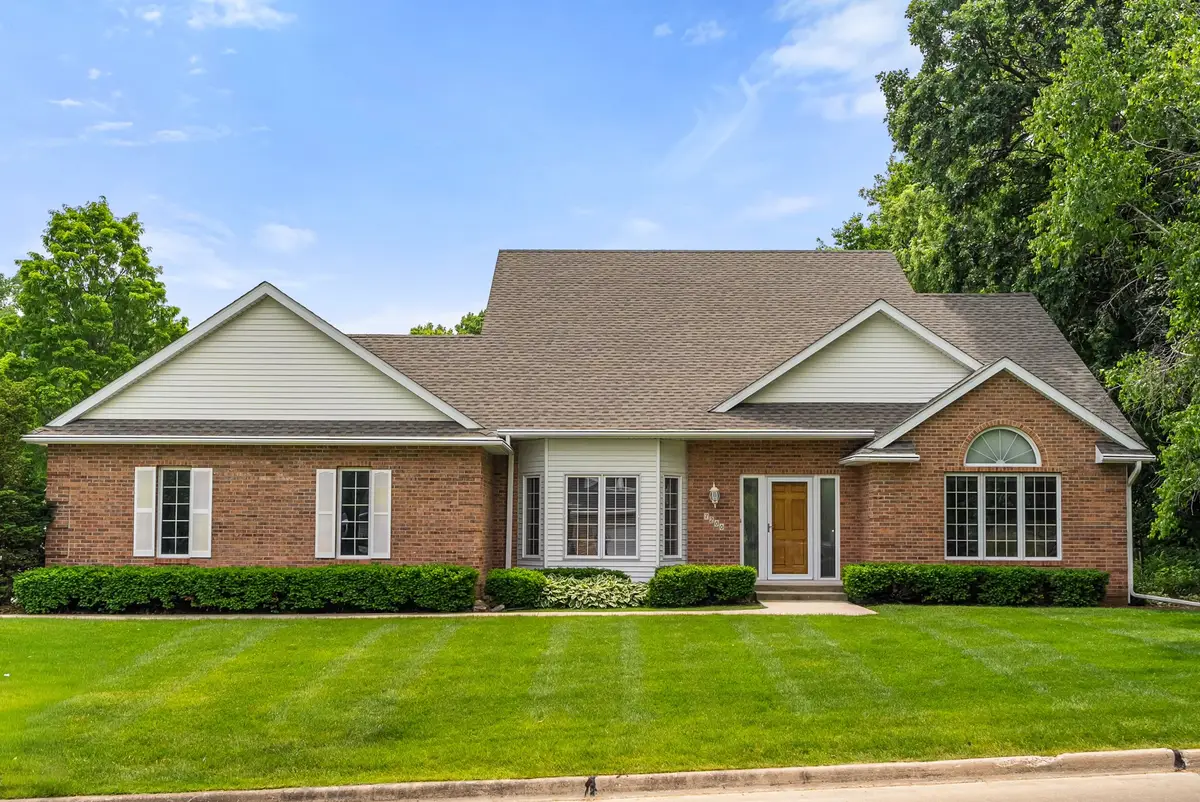 7200 Plum Drive, Urbandale, IA 50322 - #1