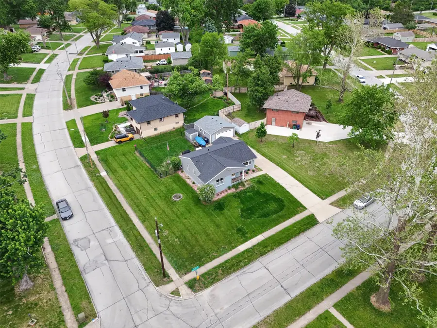 7323 Maple Drive, Urbandale, IA 50322 - #2