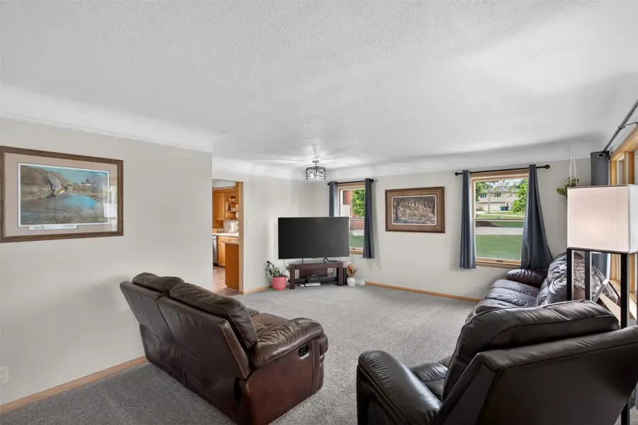 7323 Maple Drive, Urbandale, IA 50322 - #3