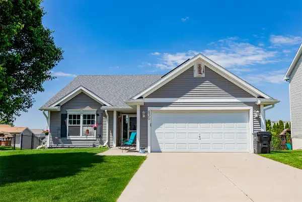 430 Boulder Ridge Court, Pleasant Hill, IA 50327