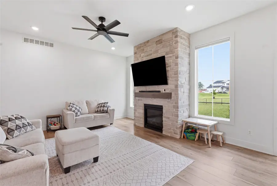 808 Willow Valley Drive, Norwalk, IA 50211 - #3