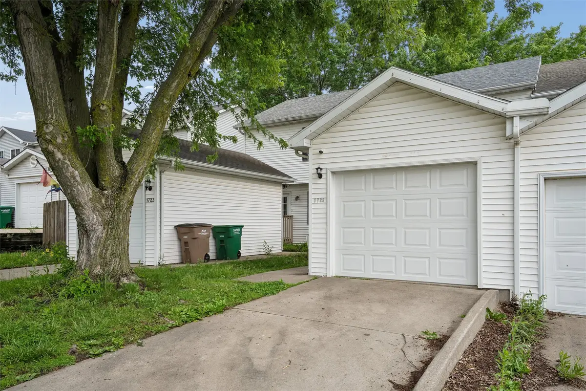 1725 North Avenue, Norwalk, IA 50211 - #1
