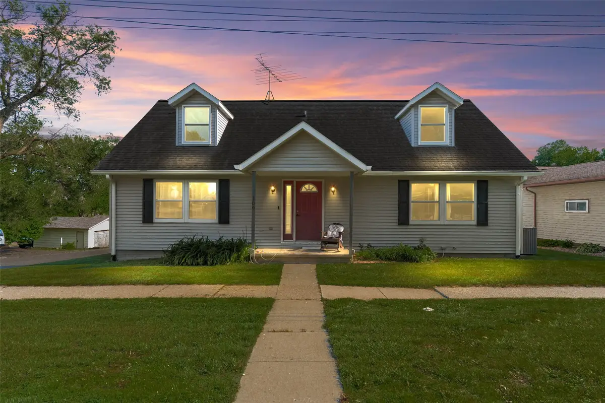 106 E South Street, Williamsburg, IA 52361 - #1