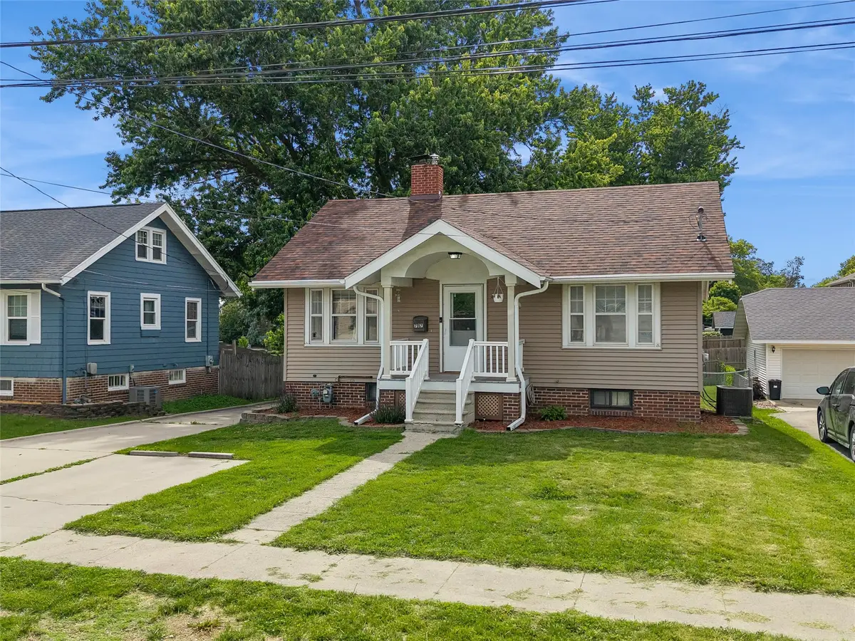 717 W 7th Street S, Newton, IA 50208 - #1