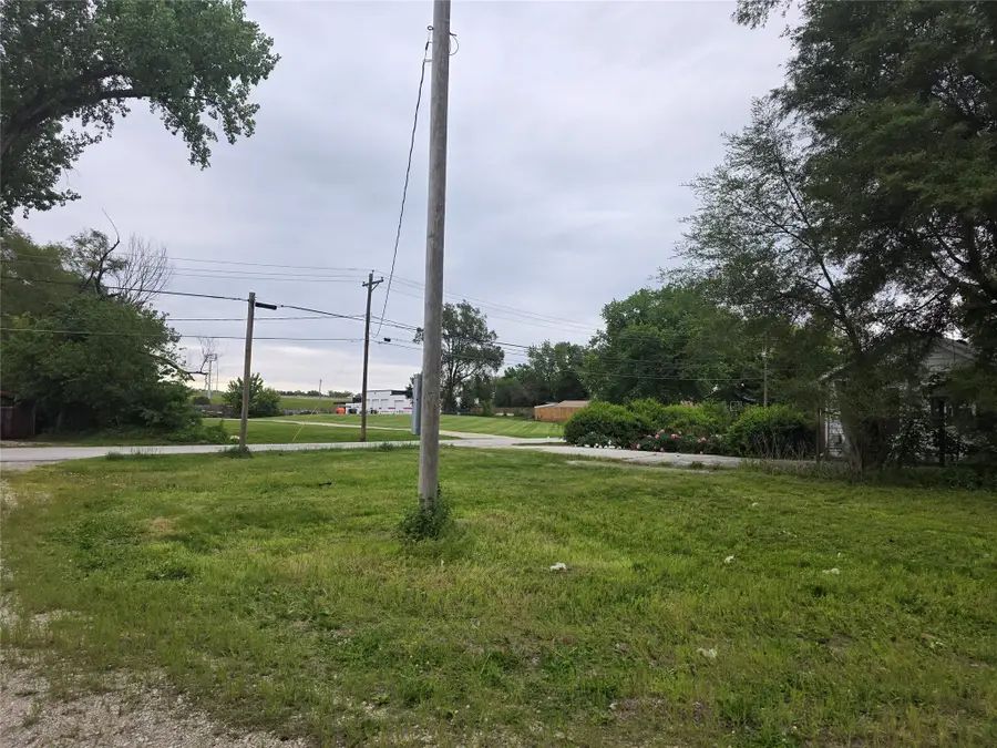 30 NW 47th Place, Des Moines, IA 50313 - #3