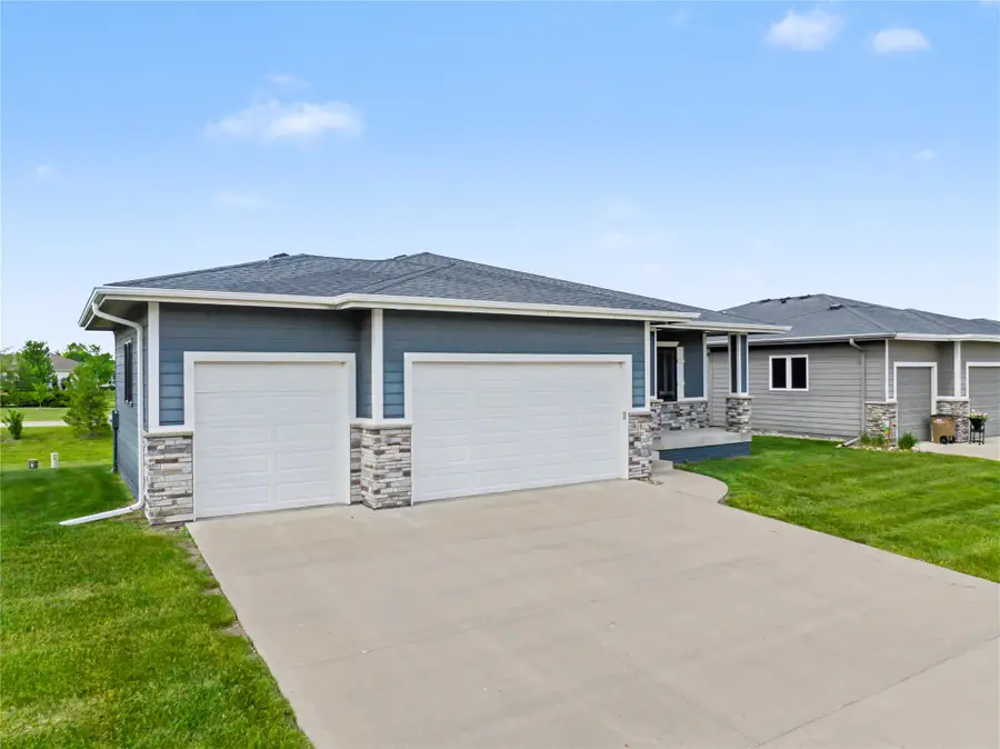 9081 Hayden Drive, West Des Moines, IA 50266 - #2