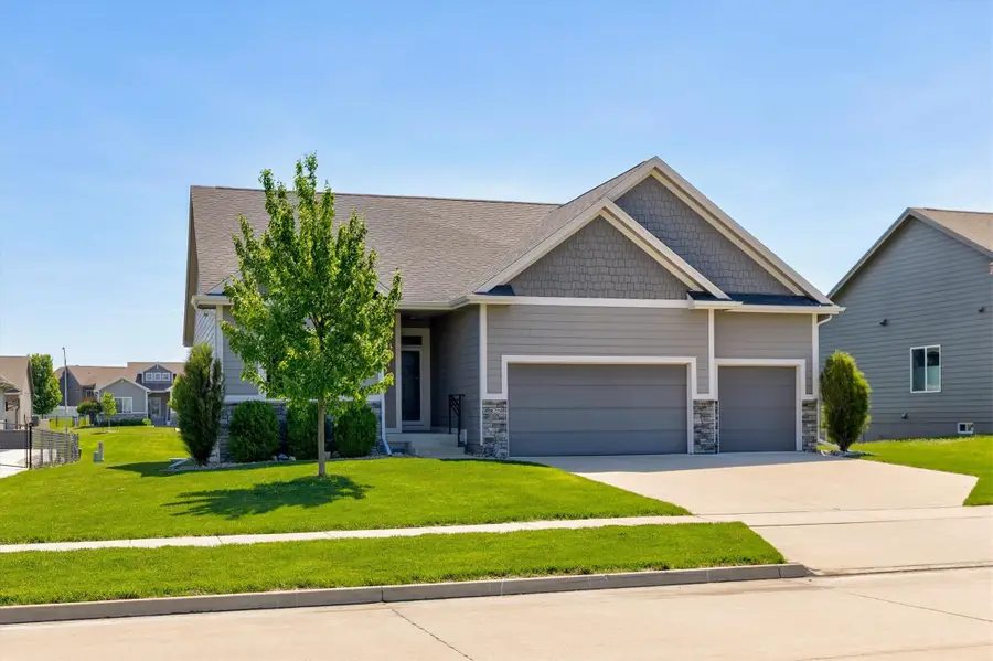 825 NE Jaguar Lane, Waukee, IA 50263 - #2