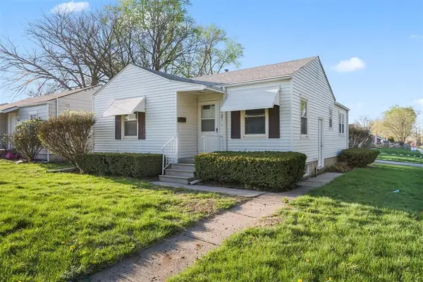 5701 Holcomb Avenue, Des Moines, IA 50310