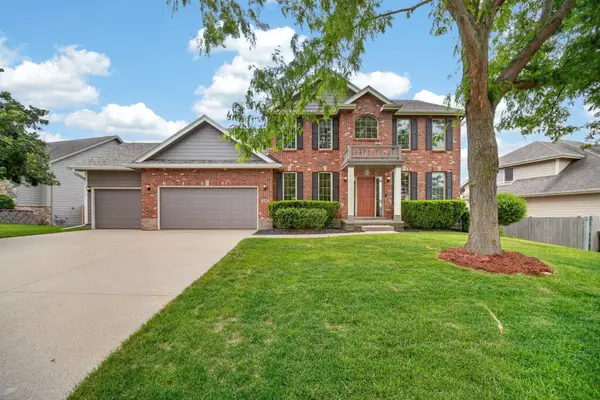 16002 Tanglewood Drive, Urbandale, IA 50323