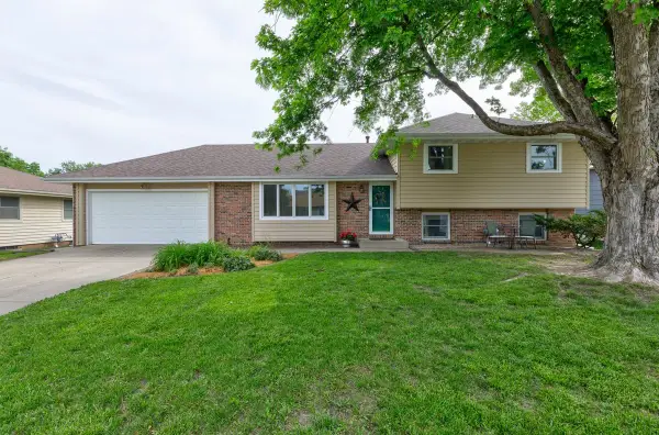 812 Hickory Drive, Huxley, IA 50124