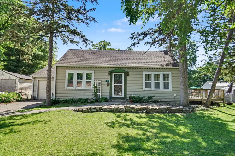 2721 48th Place, Des Moines, IA 50310 - #2