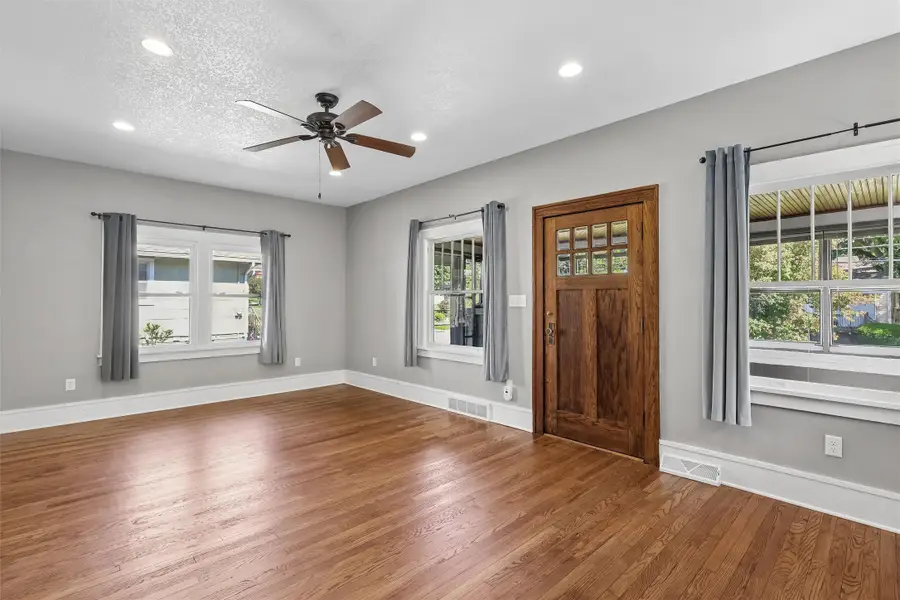 3216 Woodland Avenue, Des Moines, IA 50312 - #3