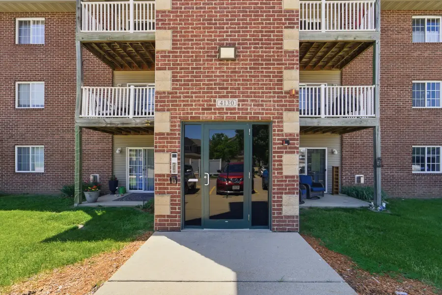 4130 100th Street #8, Urbandale, IA 50322 - #2