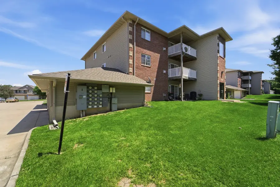 4130 100th Street #8, Urbandale, IA 50322 - #3