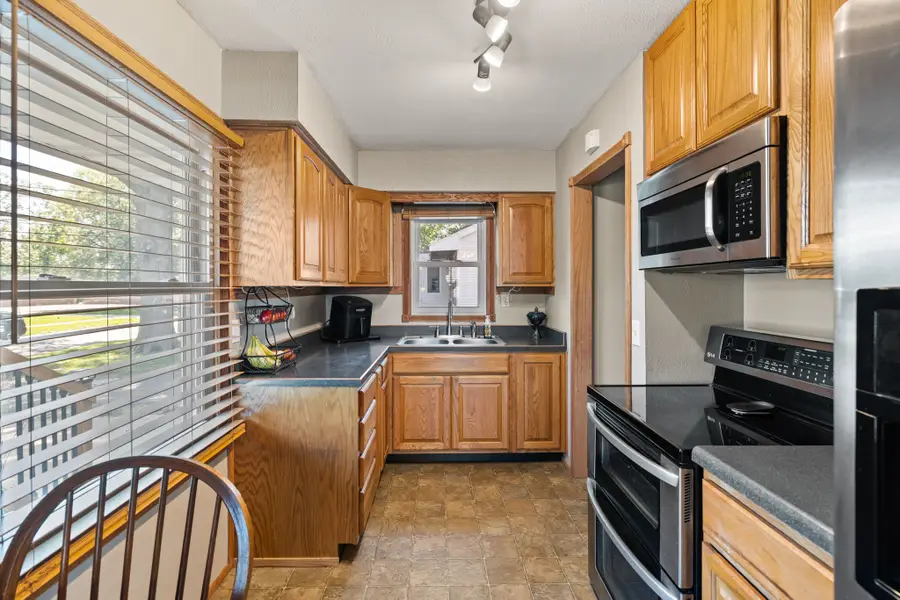 3940 E 8th Street, Des Moines, IA 50316 - #3