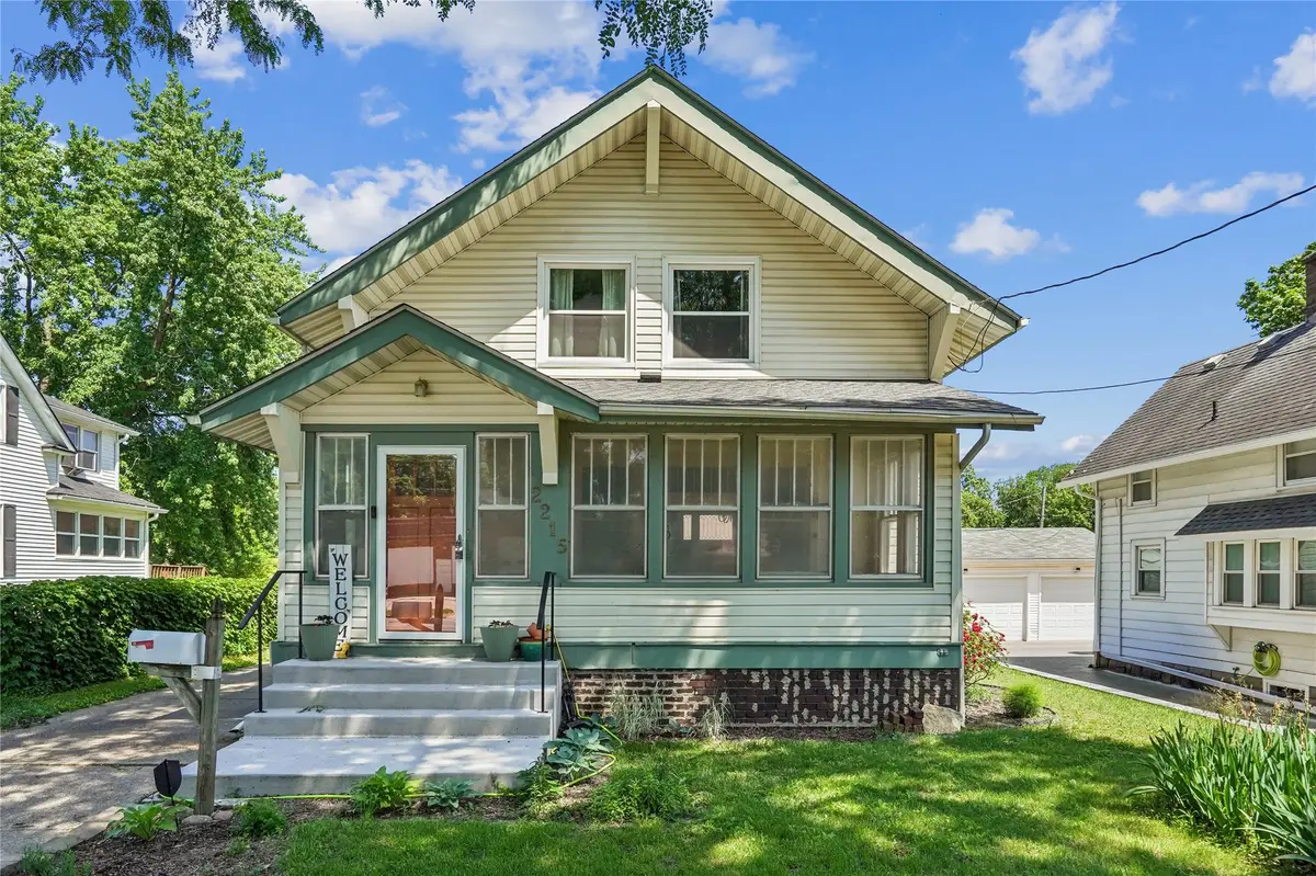 2215 E 9th Street, Des Moines, IA 50316 - #1