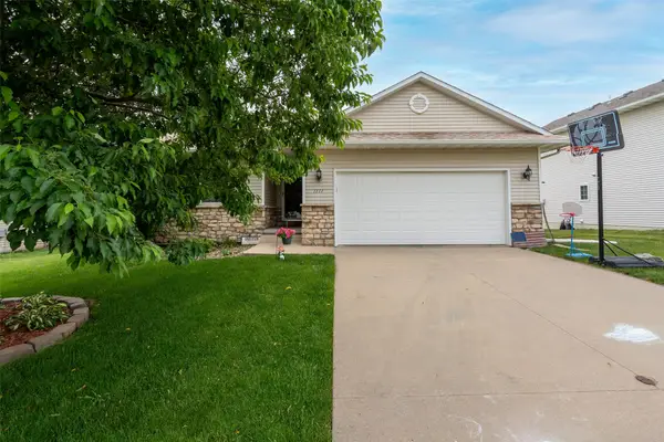 1111 Green Hills Drive, Norwalk, IA 50211