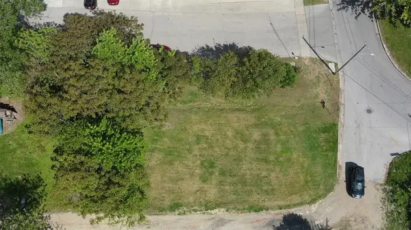 6 Hartford Avenue, Des Moines, IA 50315