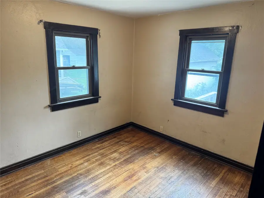 814 E Sheridan Avenue, Des Moines, IA 50316 - #3