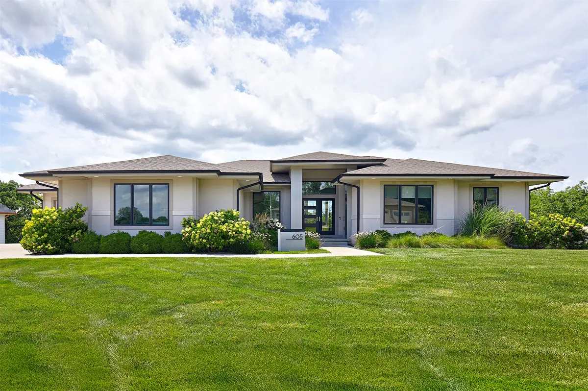 605 S Tiburon Cove, West Des Moines, IA 50266 - #1